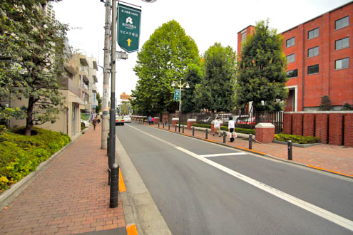 建物前の道路